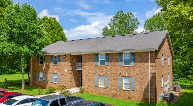 Maintenance-free Lifestyle at Admiral Place Apartments in Shelbyville, TN