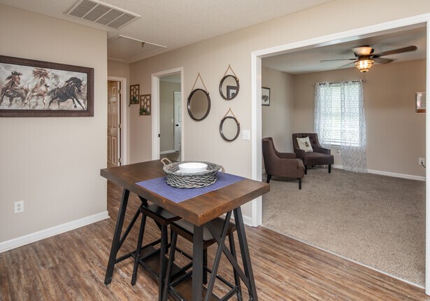 Dining Area at Admiral Place Apartments in Shelbyville, TN