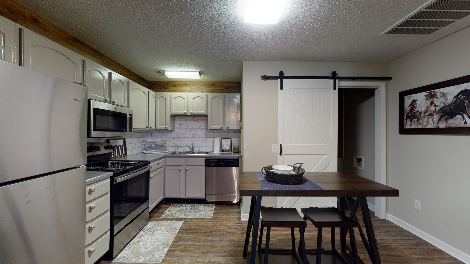 Spacious Kitchen Area With Ample Cabinetry at Admiral Place Apartments in Shelbyville, TN