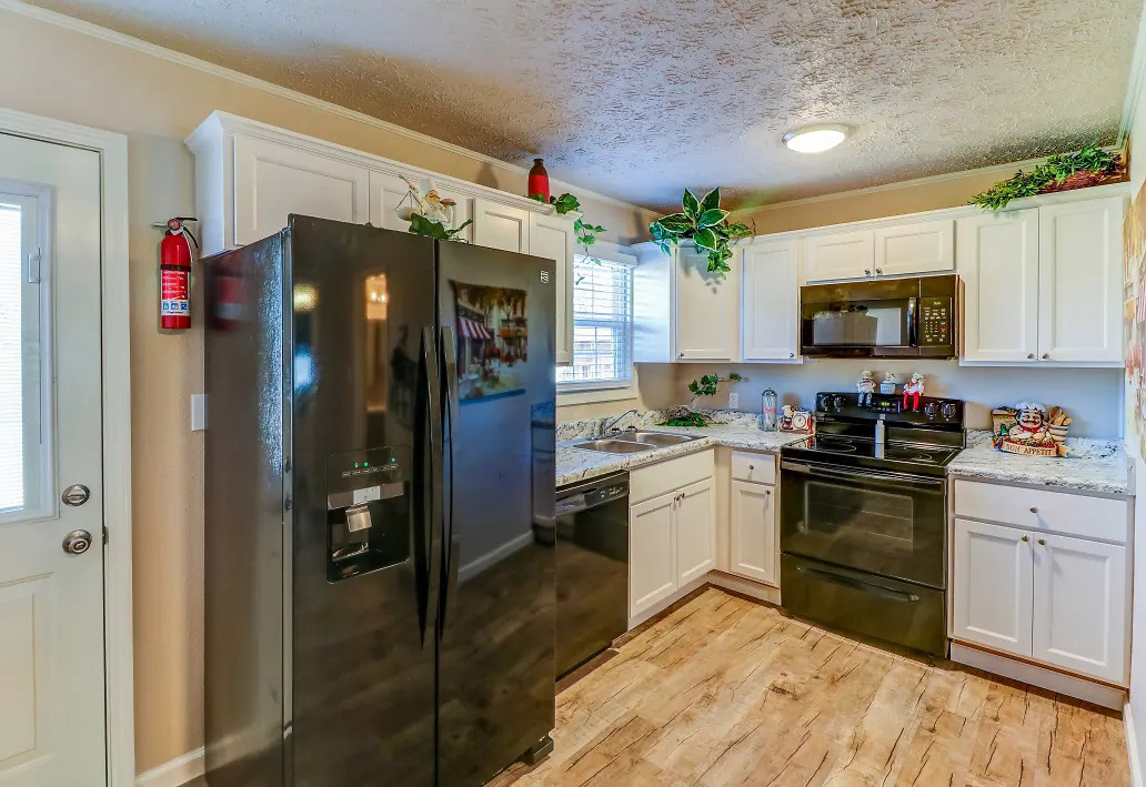 Fully Equipped Kitchen  at Aspen Meadow Apartments in Hopkinsville,  KY