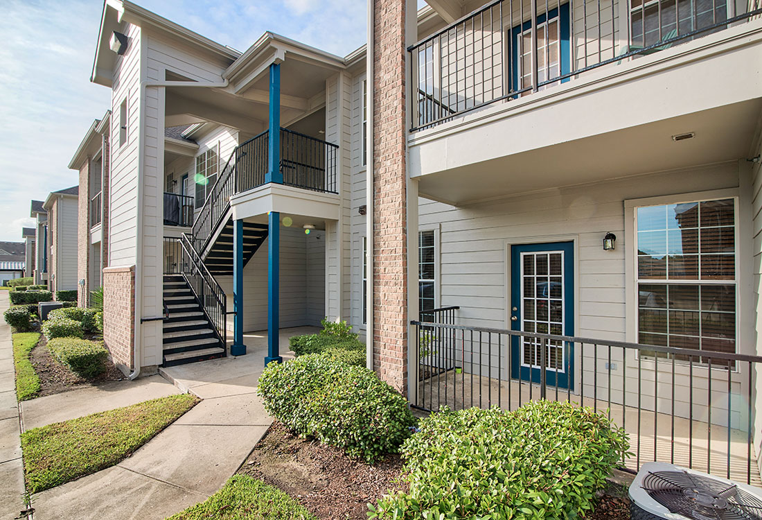 Apartments with Private Patios & Decks at Beaumont Trace Apartments