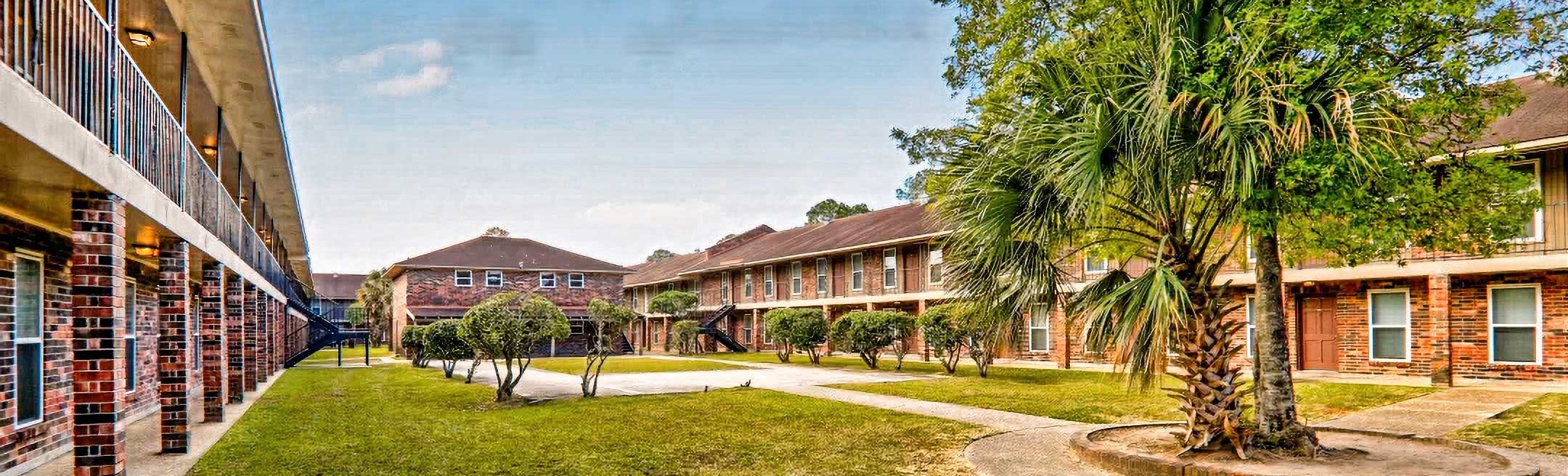 Broadmoor Plantation Apartments in Broadmoor, Baton Rouge