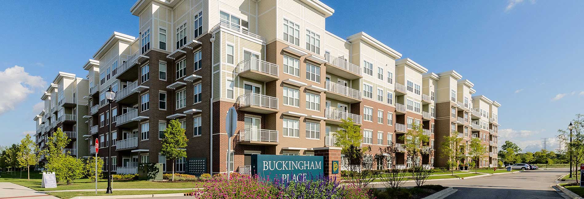 Buckingham Place Apartments for Rent in Des Plaines, Illinois