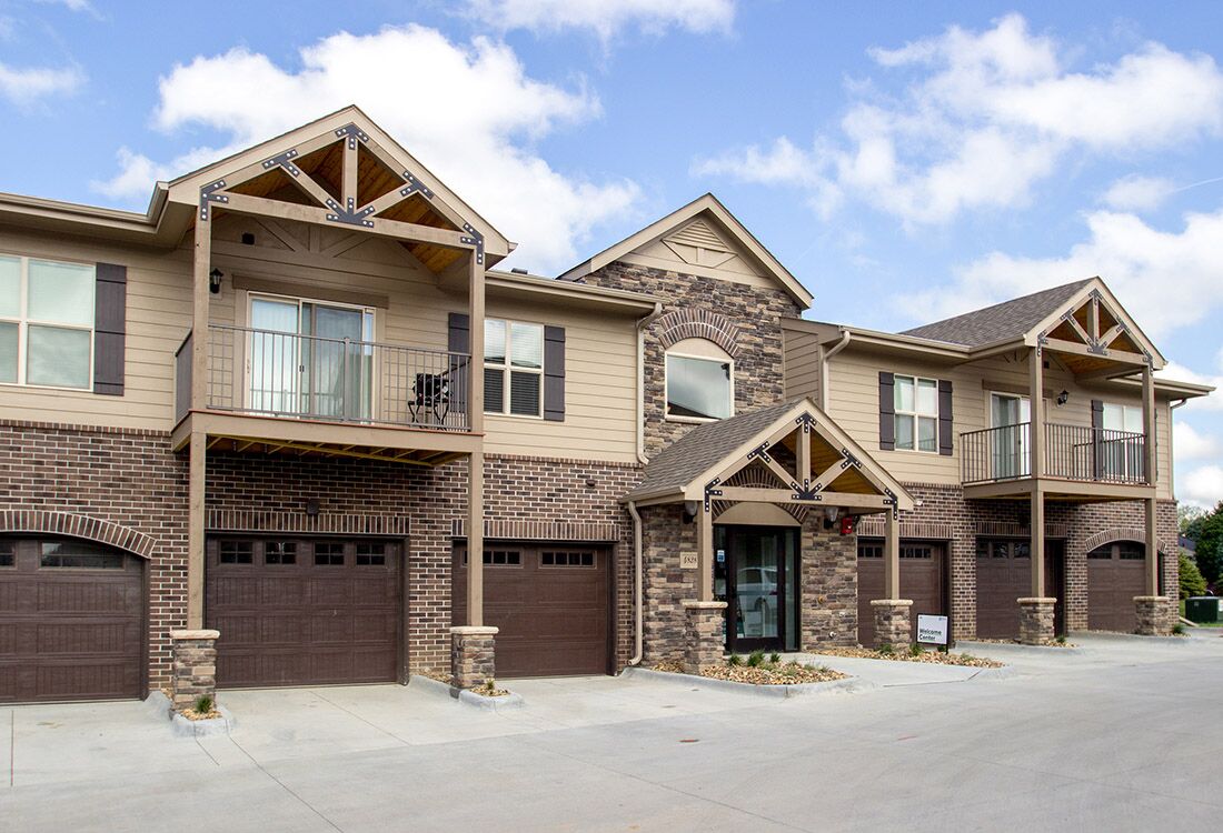Townhouse-Style Apartments at Chateau at Hillsborough Apartments in Omaha, NE