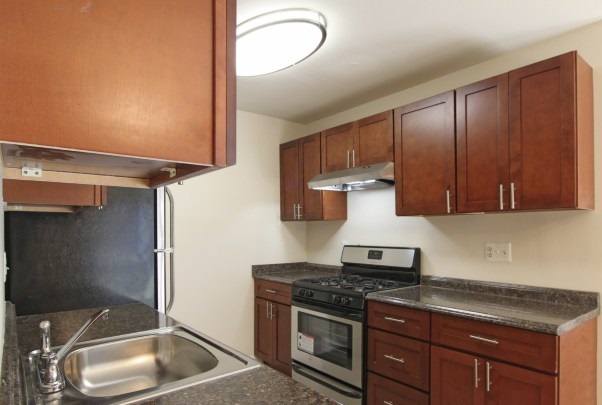 Well-Equipped Kitchen with Stainless Steel Appliances at the Chelsea Park Apartments