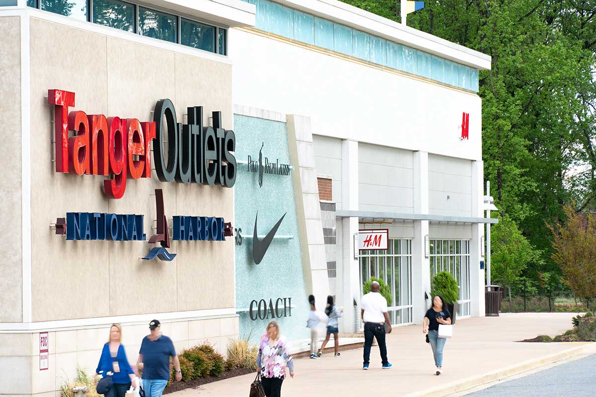 15 minutes to Tanger Outlets National Harbor