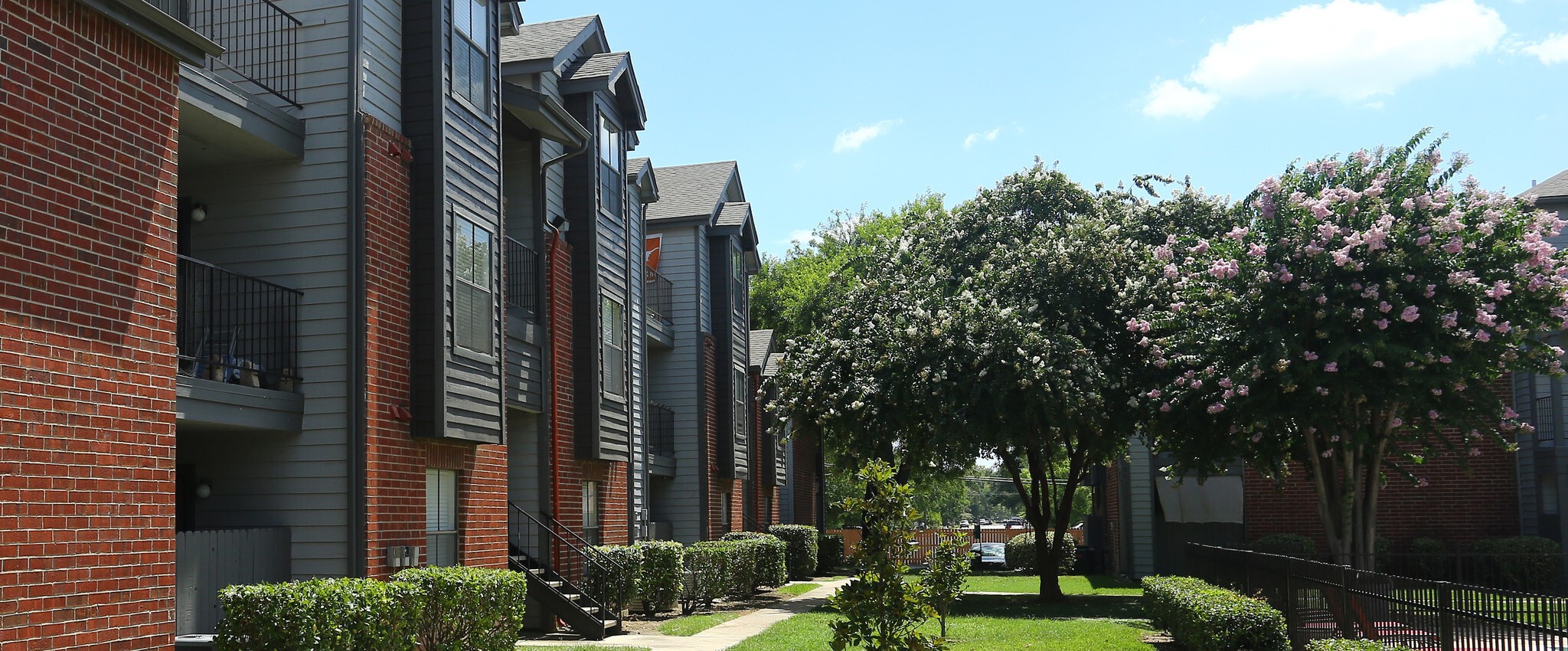 Clarewood Apartments Community Grounds