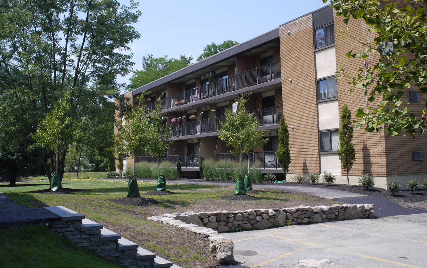 Country Club Apartments
