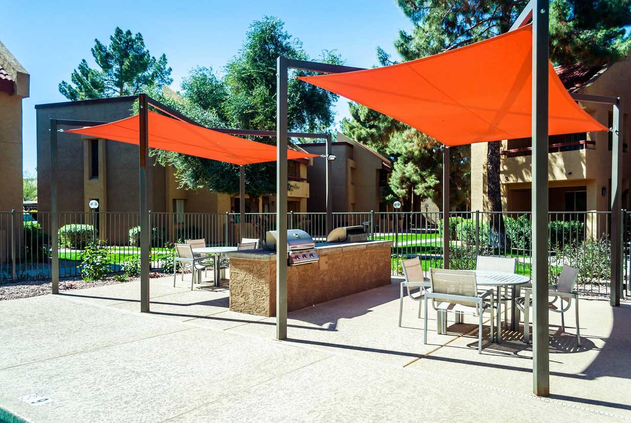 Picnic and Barbeque Area at Country Villa Apartments in Gilbert, AZ