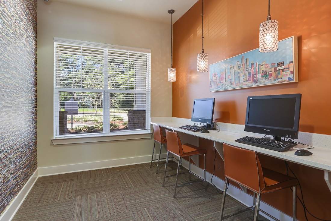 Wi-Fi Enabled Business Center at Creekside Crossing