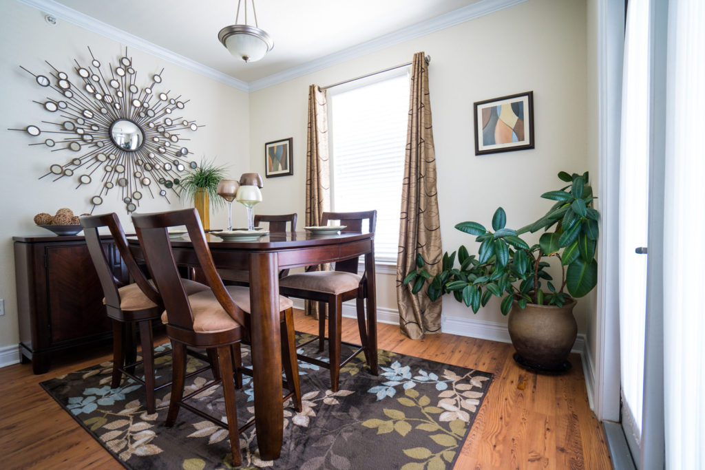 Dining Area at The Crescent at River Ranch Apartments in Lafayette, LA