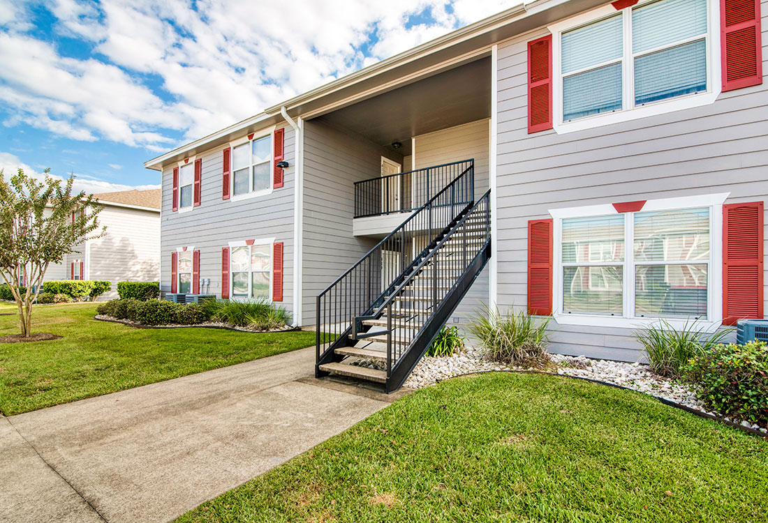 Apartments for Rent at Cypress Bend Apartments in West Beaumont, TX