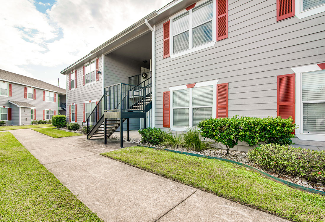 Lush Landscaping at Cypress Bend Apartments in Beaumont, Texas