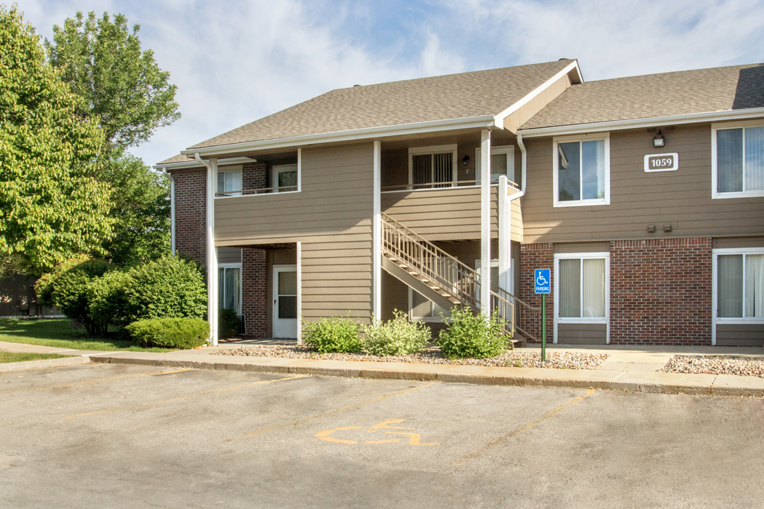 Delaware Crossing Apartments & Townhomes Building Exterior