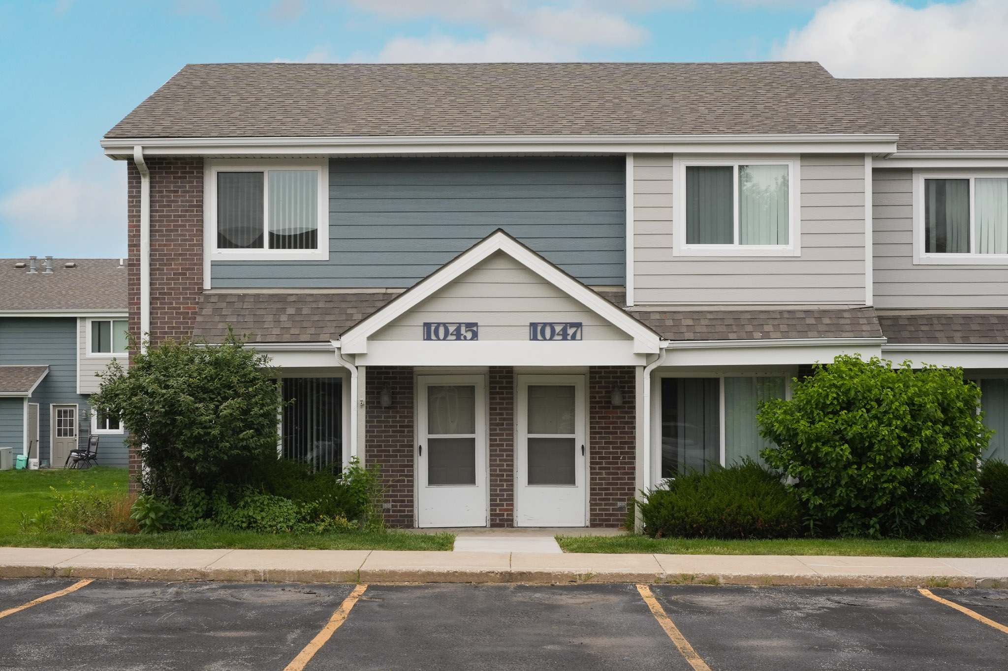 Delaware Crossing Apartments & Townhomes Building Exterior