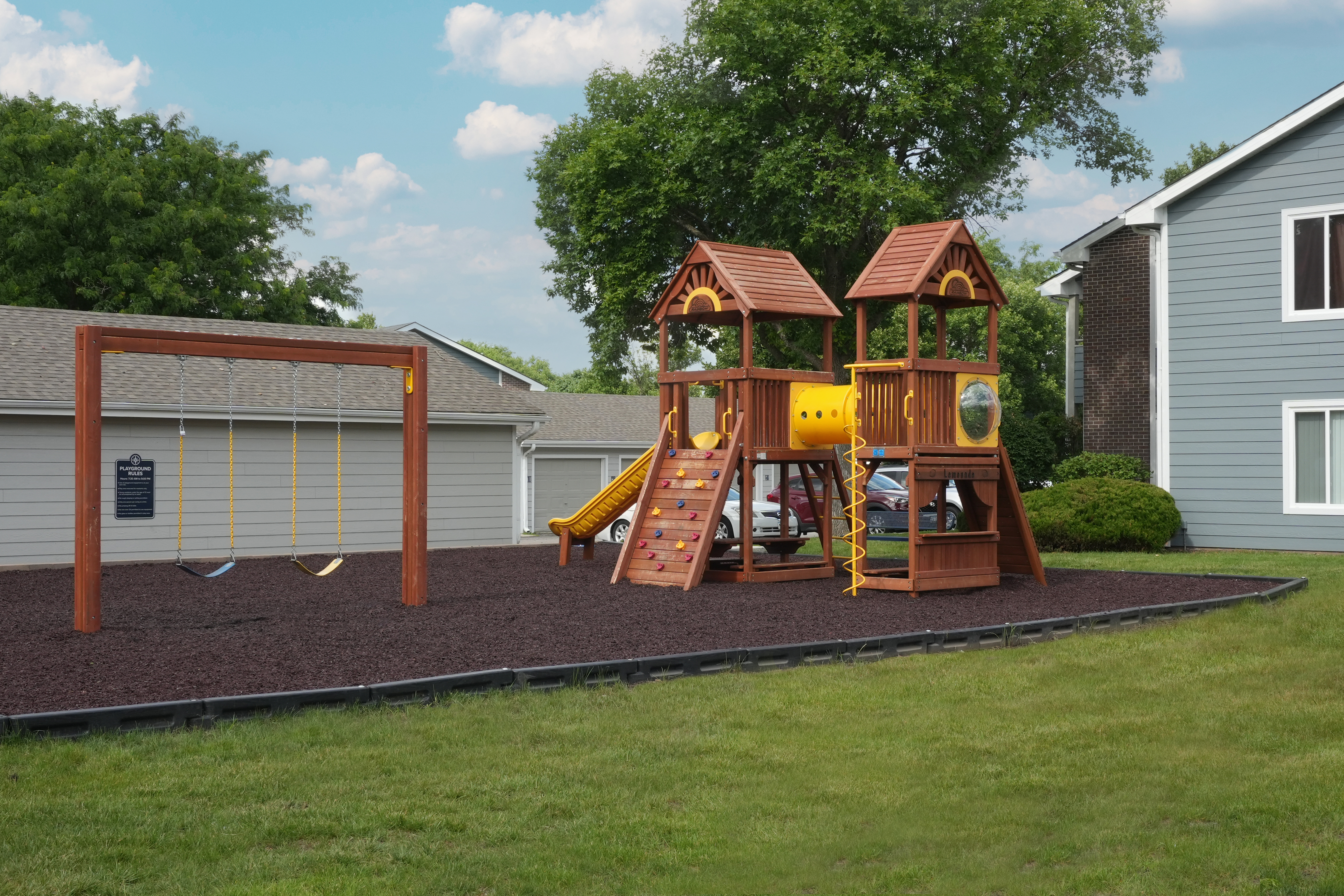 Ankeny Apartments & Townhomes with Kid's Playground