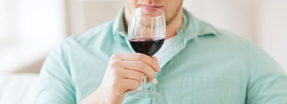The 4 Awesome Health Benefits of Drinking Red Wine Cover Photo