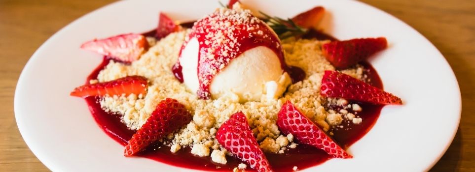 Satisfy Your Sweet Tooth with This Delicious Strawberry Cobbler Recipe Cover Photo