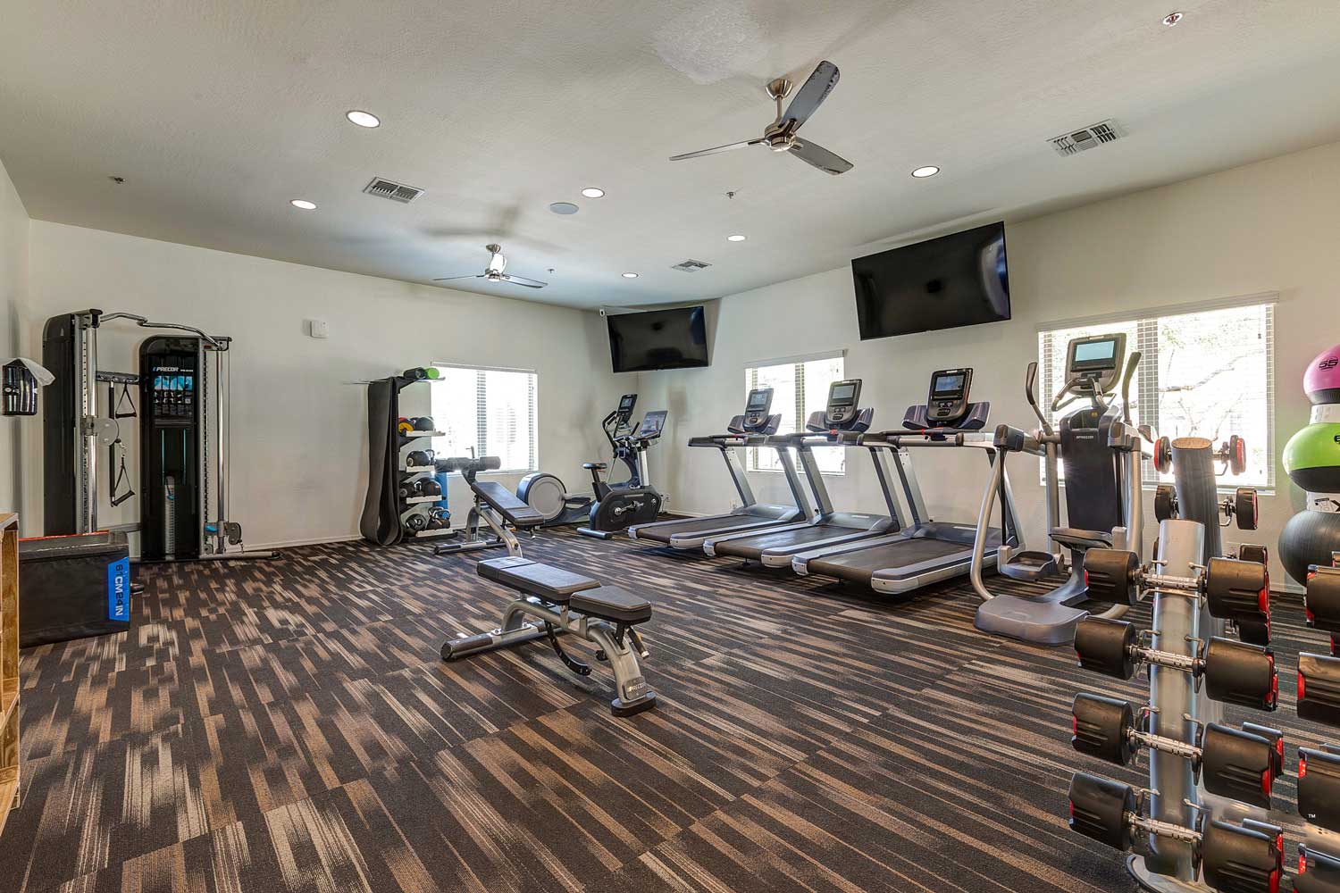 Spacious Fitness Center in Phoenix, AZ