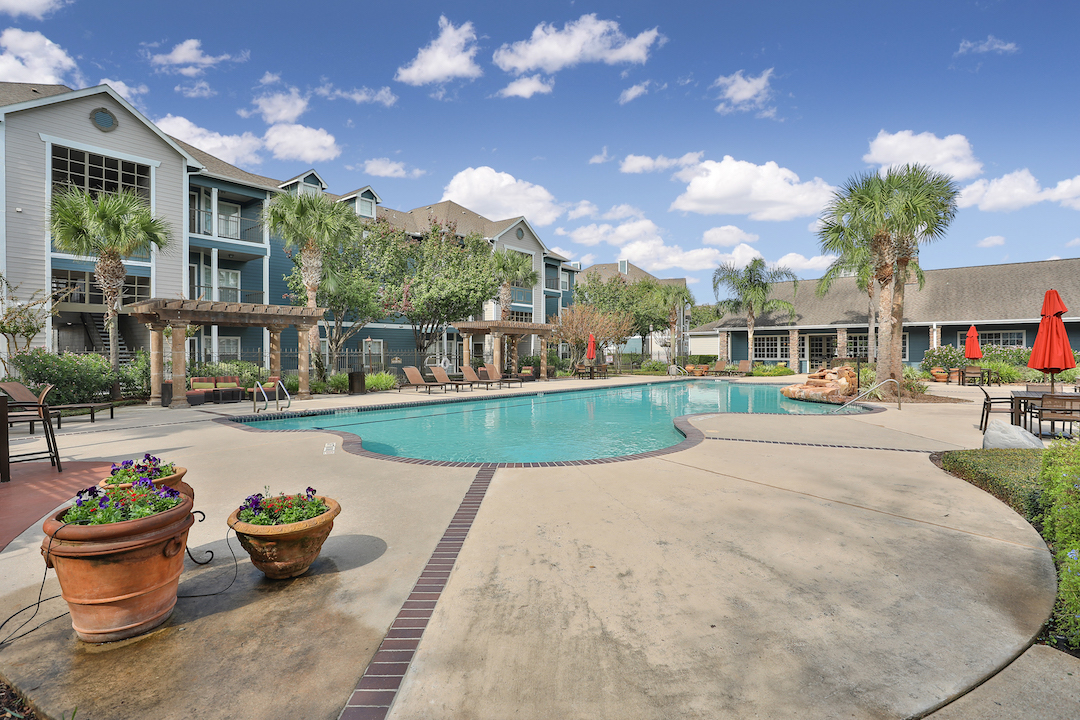 Spacious Poolside Sundeck in Enclave at Woodbridge Apartments
