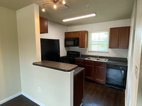 Fully Equipped Kitchen at Esperanza at Wilson Road Apartments in Humble, Texas