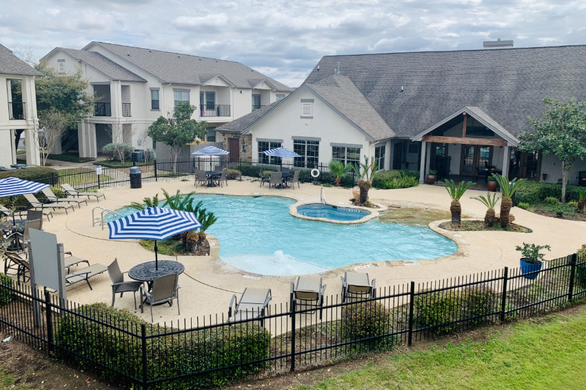 Resort-style Swimming Pool in Oxford at Estonia