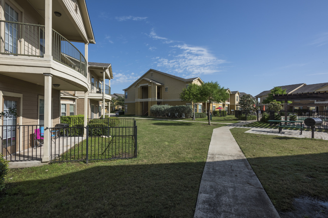 San Antonio, TX Apartment Photos, Videos, Plans Oxford at Estonia in