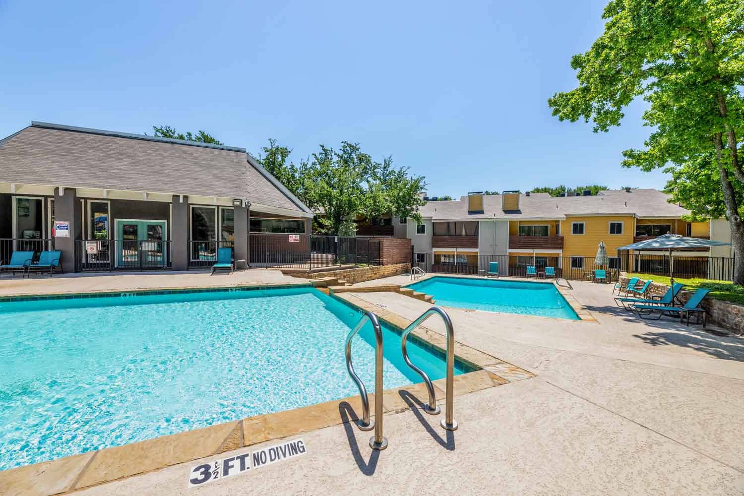 Sparkling Swimming Pool at Flintridge Apartment Homes in Arlington, TX