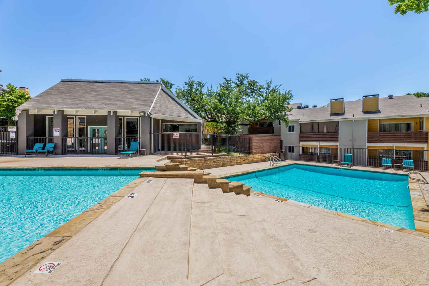 Community Swimming Pool at Flintridge Apartment Homes