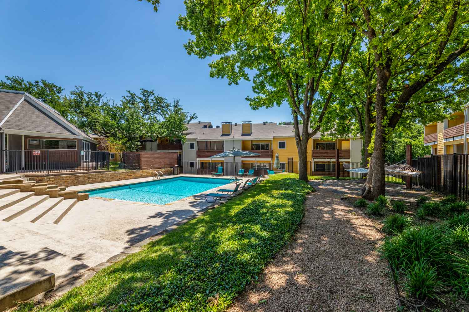 Enjoy Amazing Outdoor Amenities at Flintridge Apartment Homes in Arlington, TX