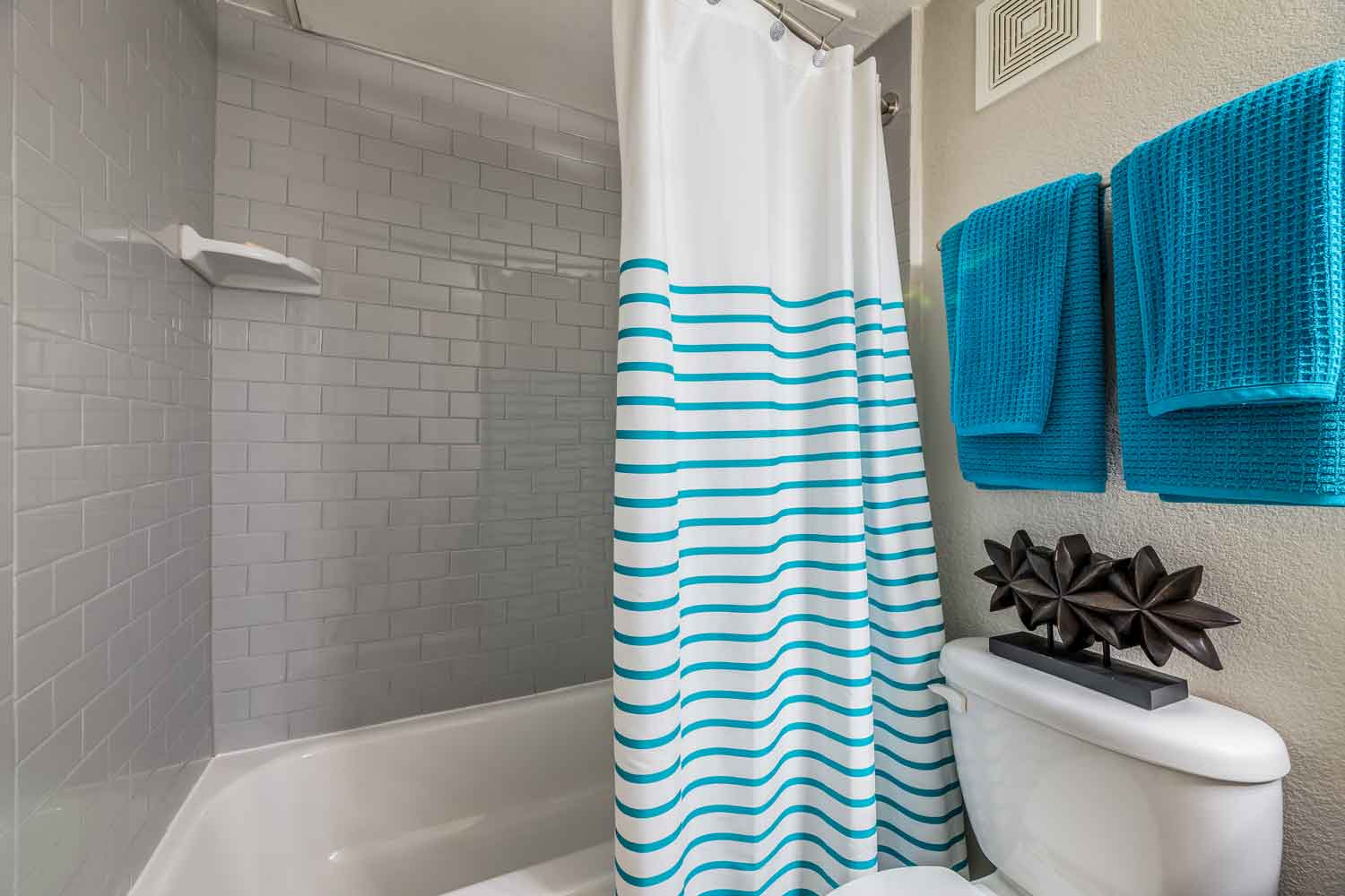 Updated Bathroom Interiors at Flintridge Apartment Homes