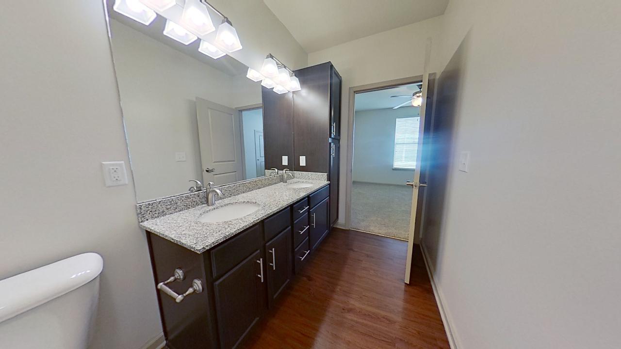 Tubs and Shower Available at The Reserve at Fountainview Apartments in Saint Charles, MO