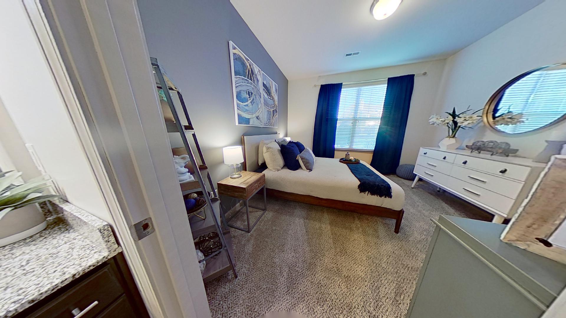 Large Bedroom With En-suite Bathroom at The Reserve at Fountainview Apartments 