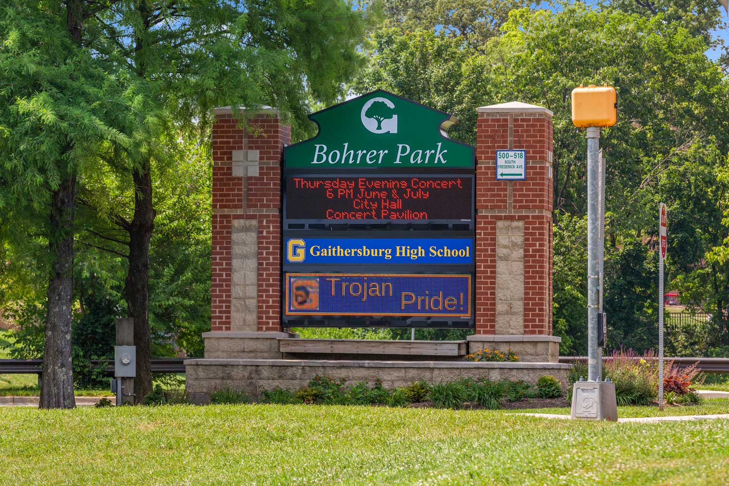 5 minutes to Bohrer Park & Activity Center in Gaithersburg, MD