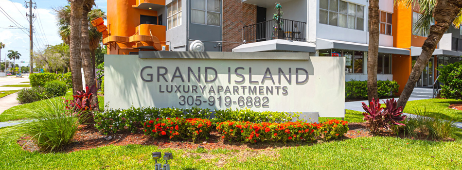 Property Signage at Grand Island Square 
