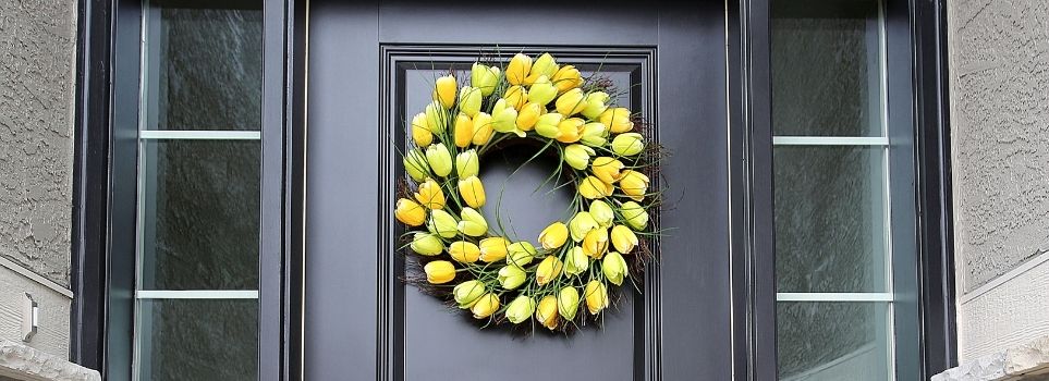 Spruce Up the Front Door or a Wall of Your Apartment with This Floral Wreath  Cover Photo
