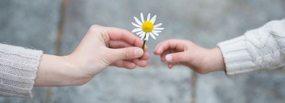 Want to Brighten the Day of Someone? Here Are 10 Spontaneous Acts of Kindness  Cover Photo