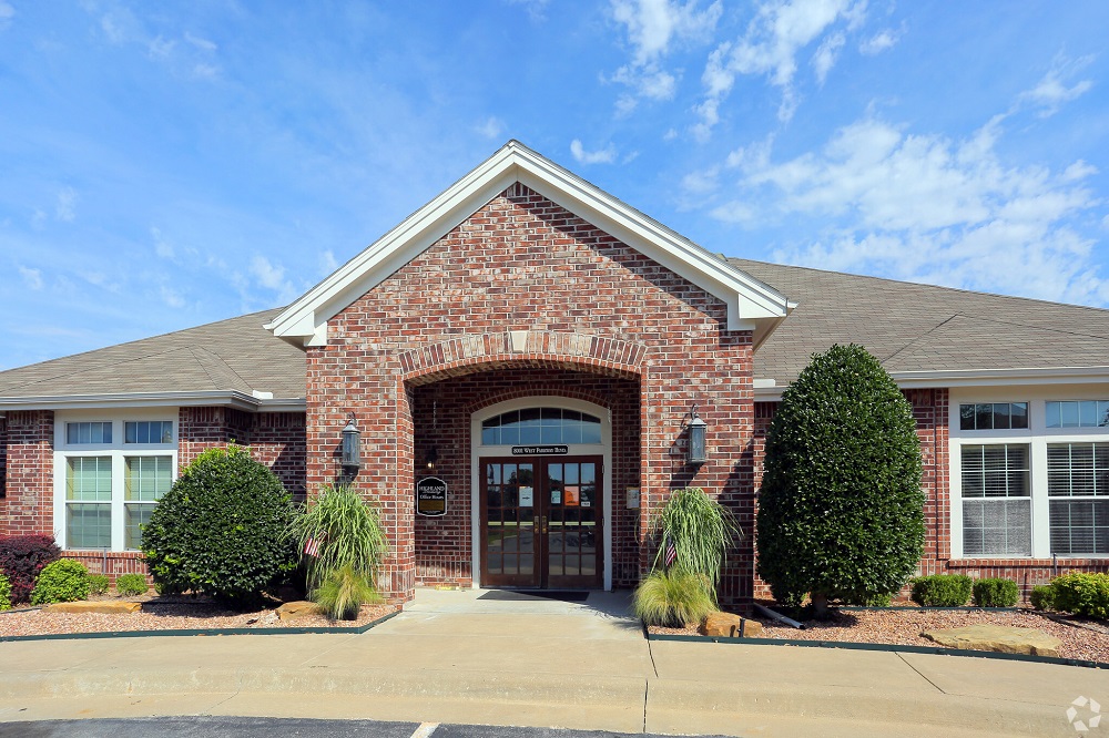 Highland Crossing Leasing Office in Tulsa, OK