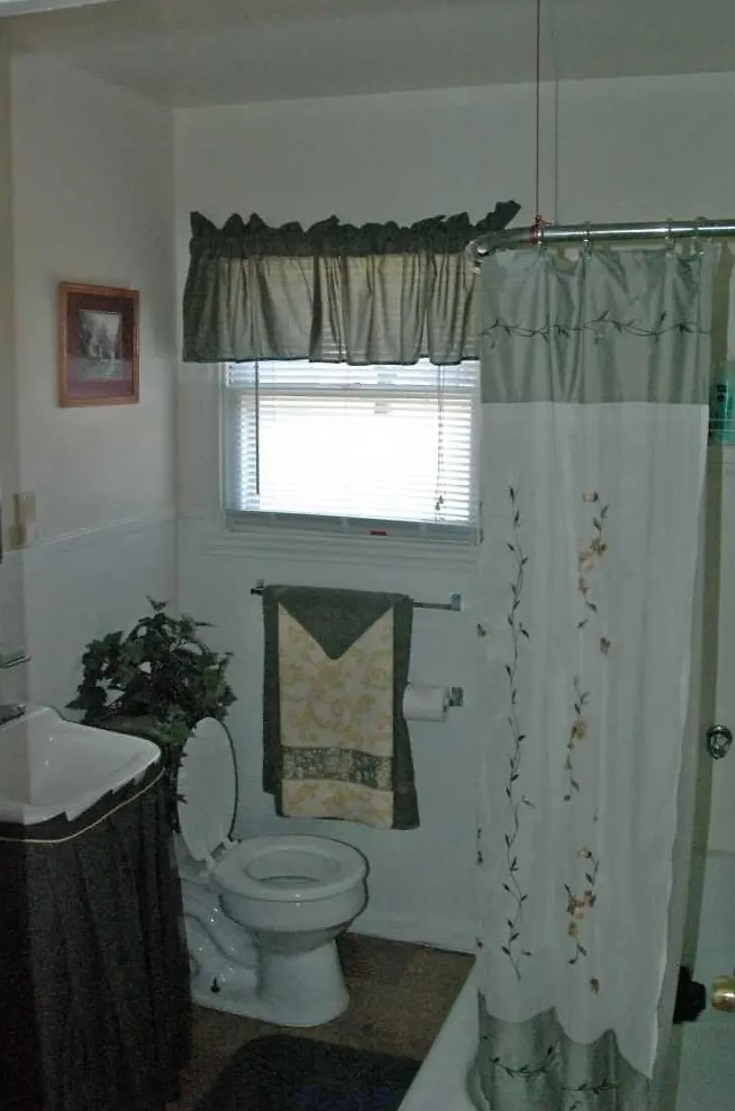 Bathrooms at Highland Hills Apartments in San Antonio, Texas