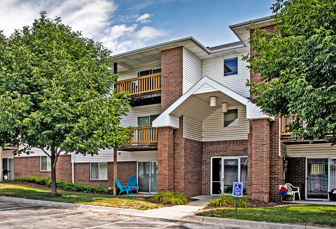 Affordable Apartments for Rent at Highland Meadows Apartments in Bellevue, NE