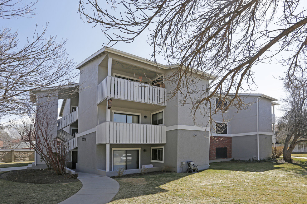 Apartments with Scenic Mountain Views at Holladay Grove