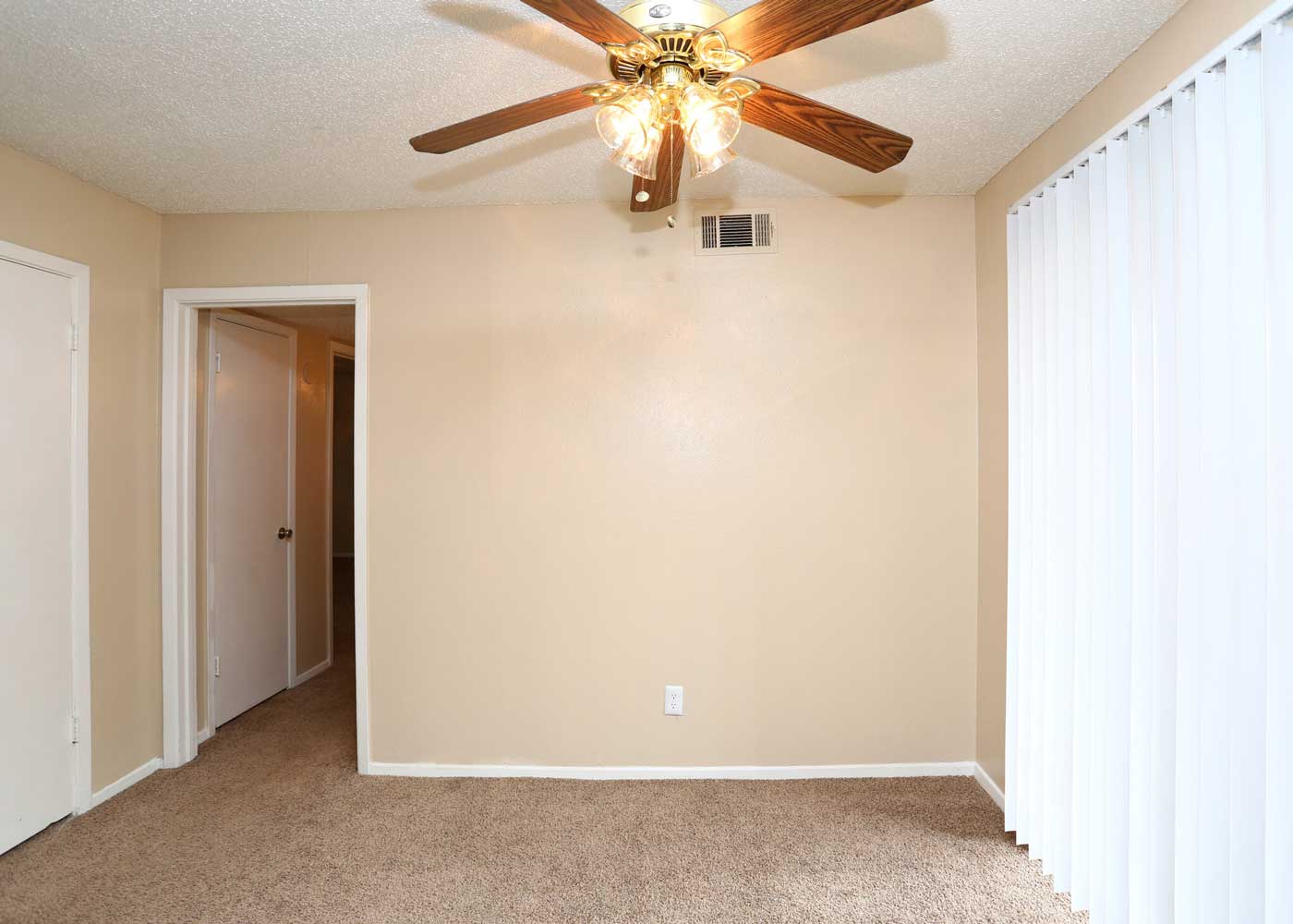 Bedroom with Carpeted Flooring at The Junction Apartments in Arlington, Texas