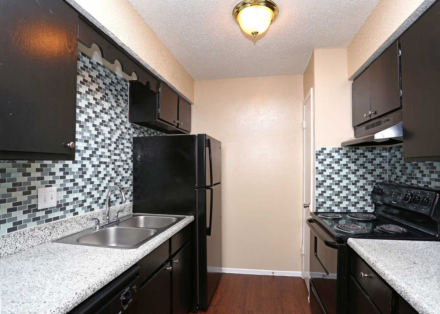 Fully Equipped Kitchen at The Junction Apartments in Arlington, TX