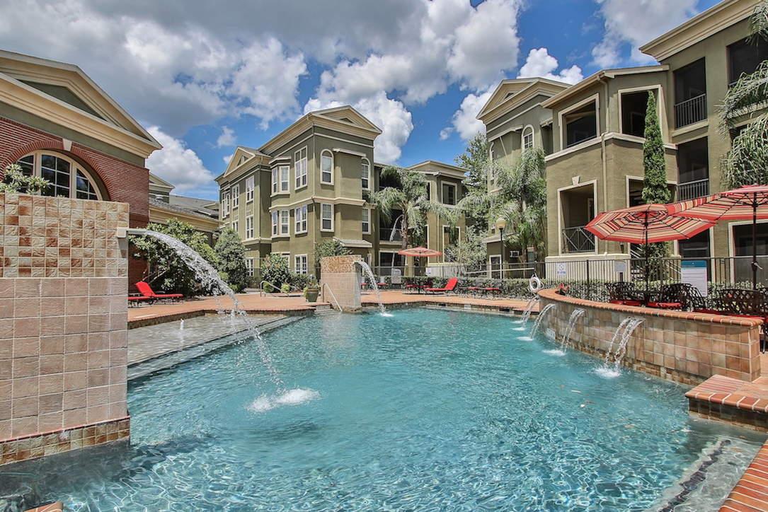 Outdoor Pool with Sun Ledge and Fountains at King's Cove Apartments in Kingwood, Texas 