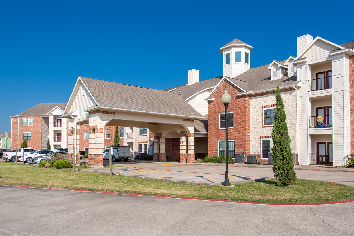 Upscale Apartments For Rent at the Legacy Senior Living Apartments in Port Arthur, TX