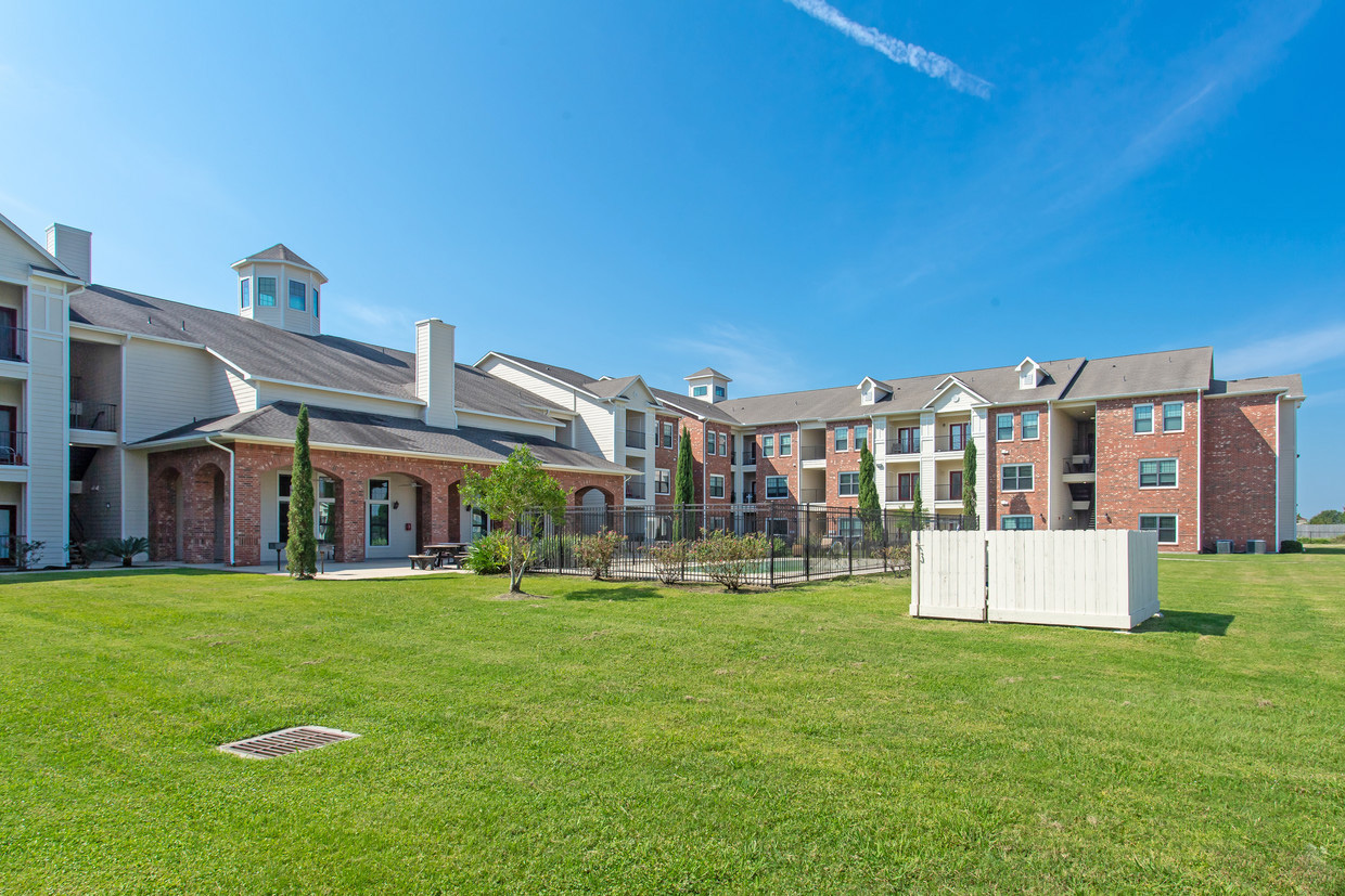 Lush Landscaping at the Legacy Senior Living Apartments
