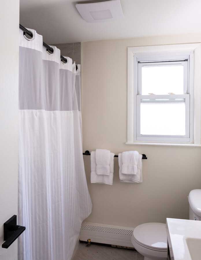 Shower and Bathroom at Livingston Gardens Apartments