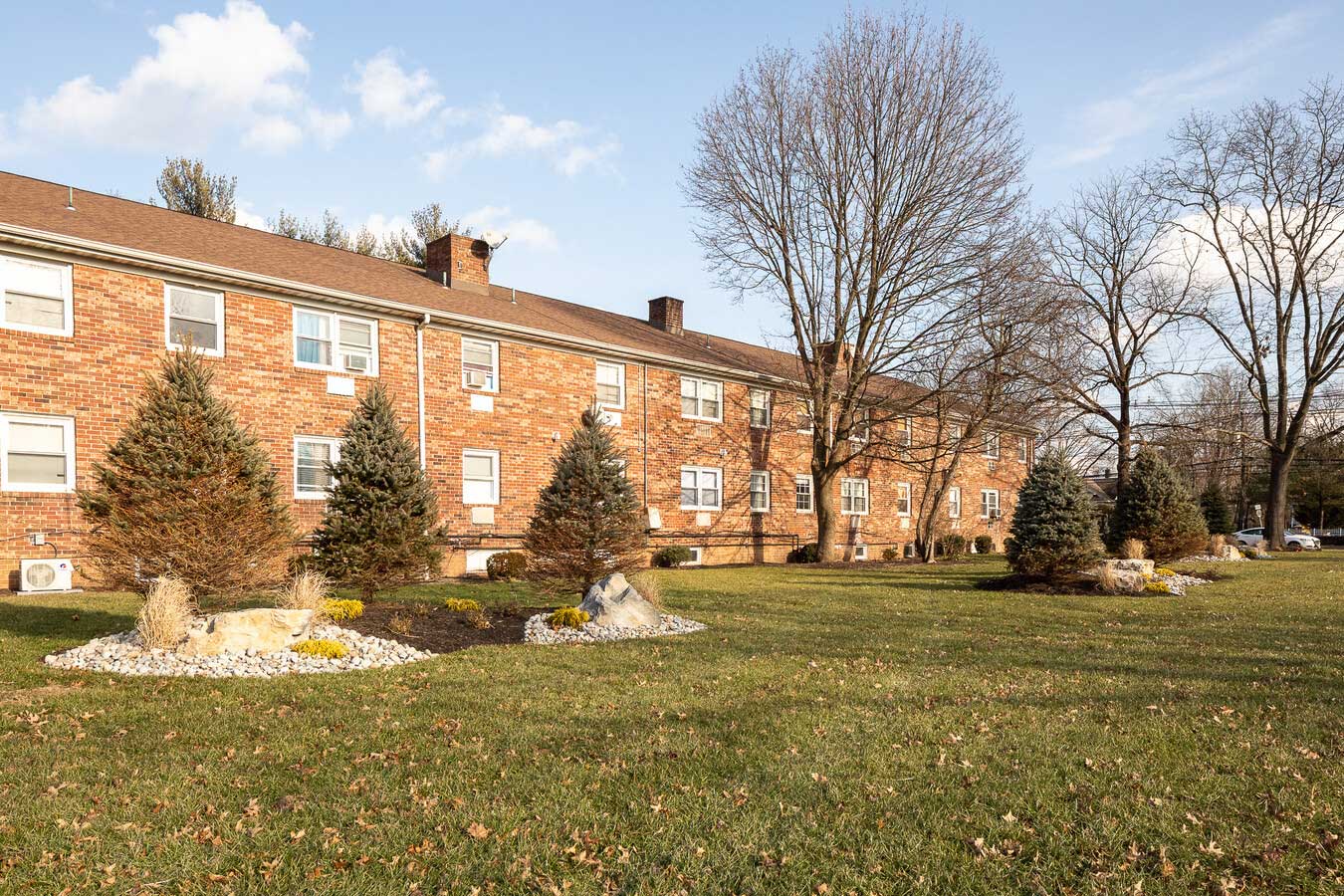 Courtyard at Livingston Gardens Apartments in North Brunswick Township, New Jersey