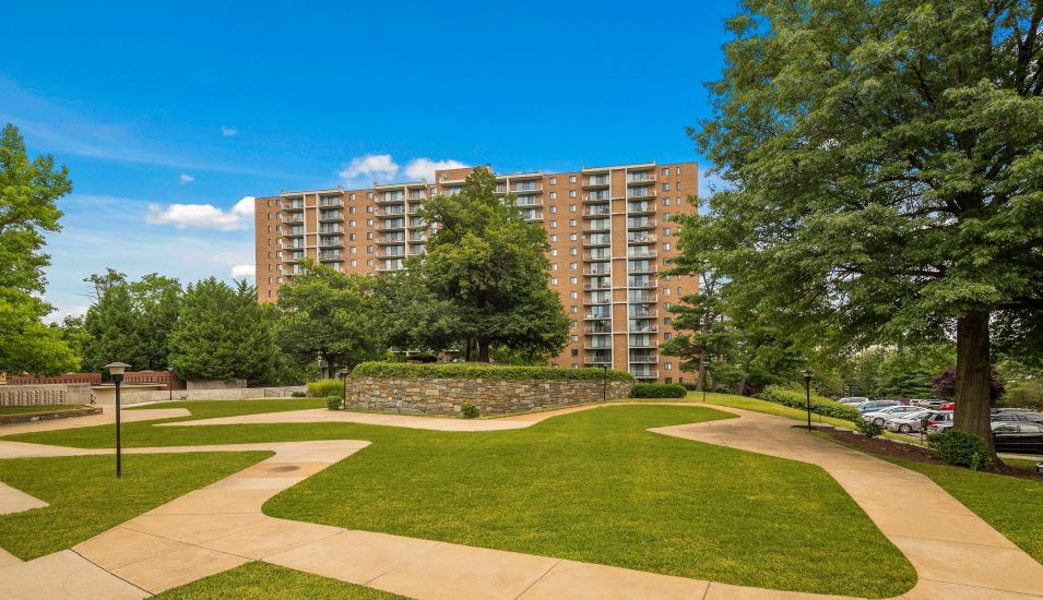 Walking Trails in London Park Towers Apartments
