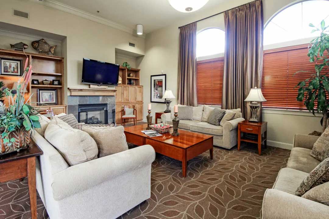 Clubhouse Lounge Area at Mainstreet at River Ranch Apartments in Lafayette, LA